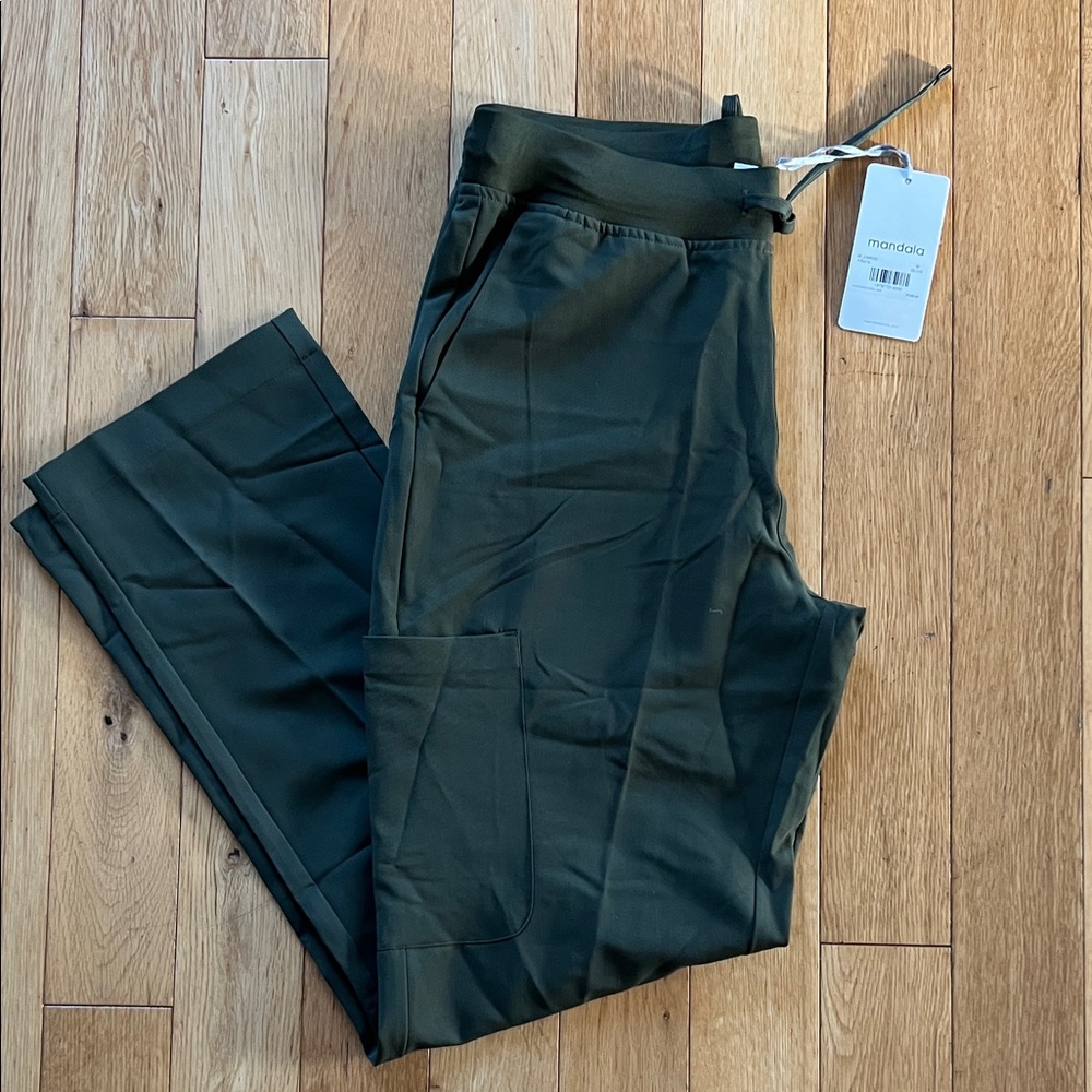 Mandino Men's Olive Jogger Scrub Pants